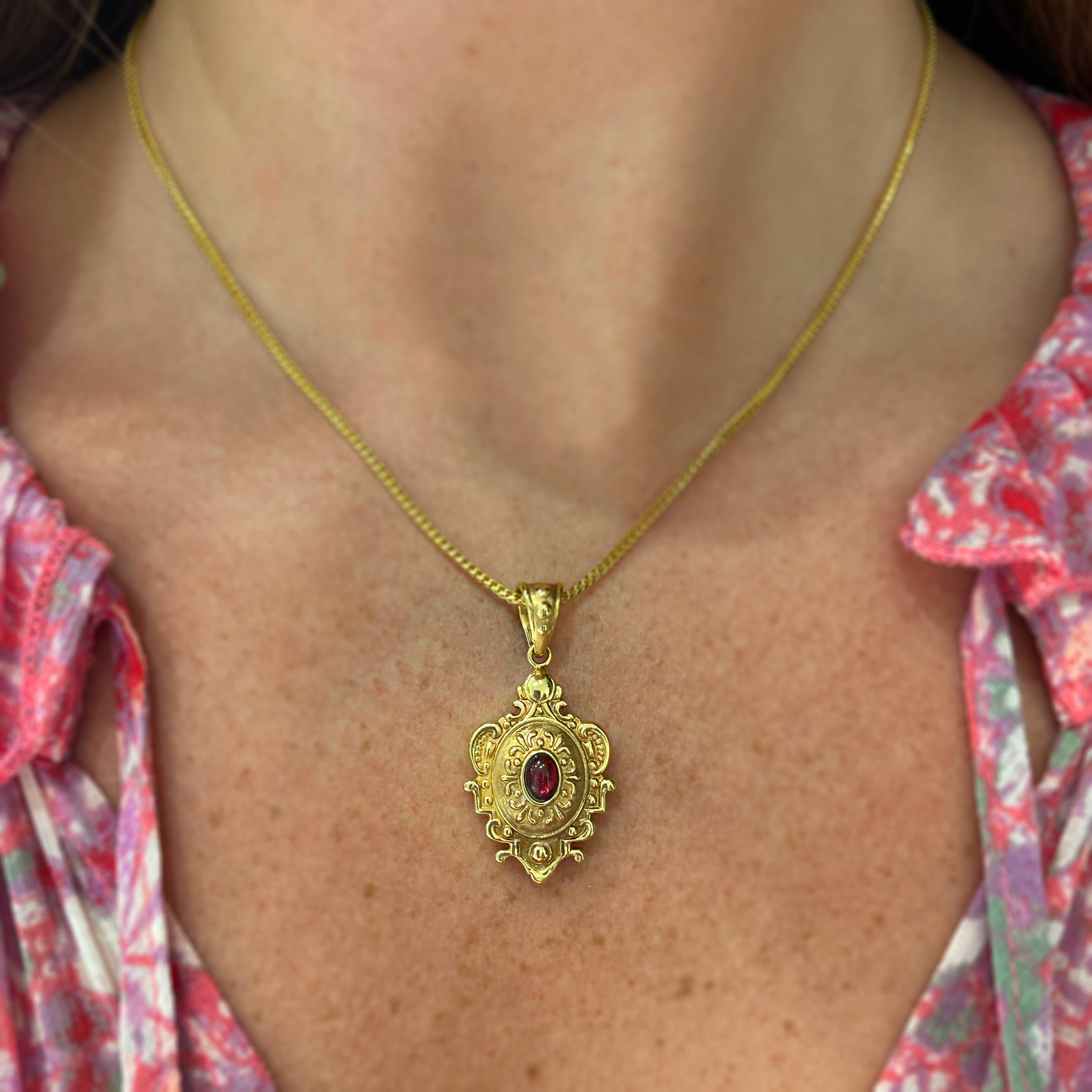 Estate 18k Yellow Gold Estate Pendant