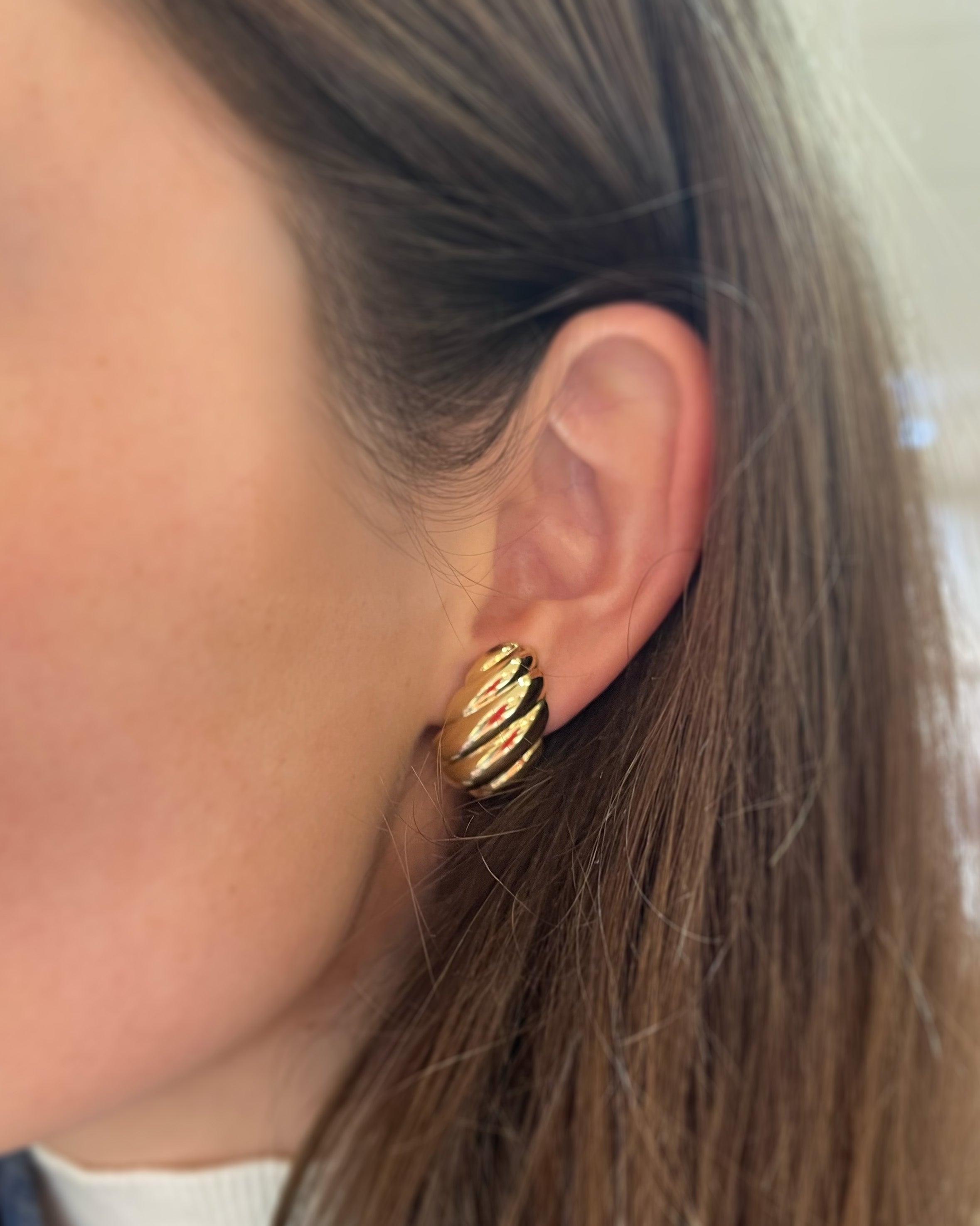 Estate 14k Yellow Gold Sculpted Shell Earrings