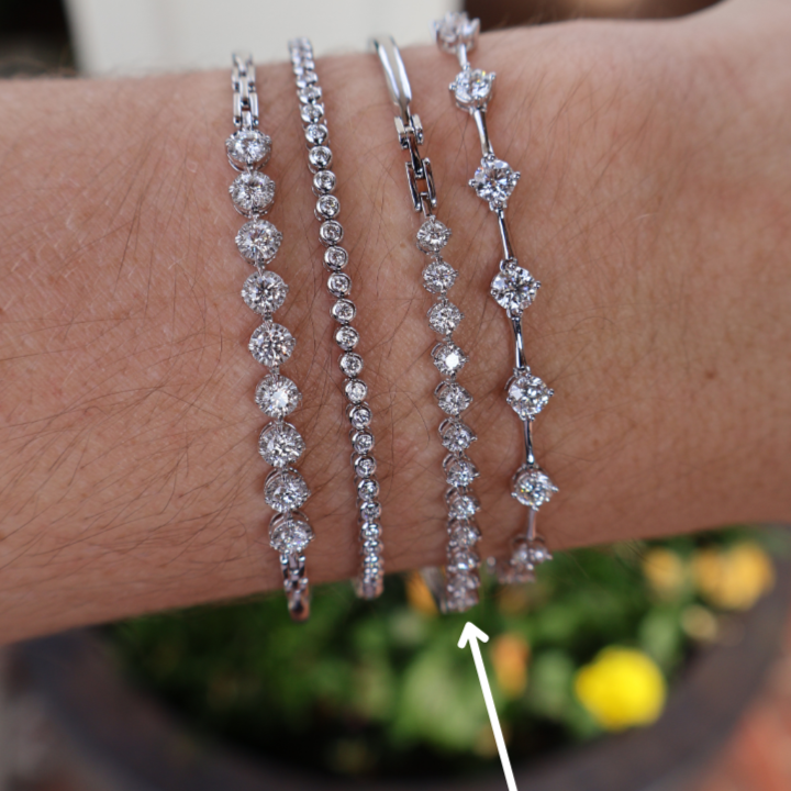 Memoire 18k White Gold Diamond Bangle