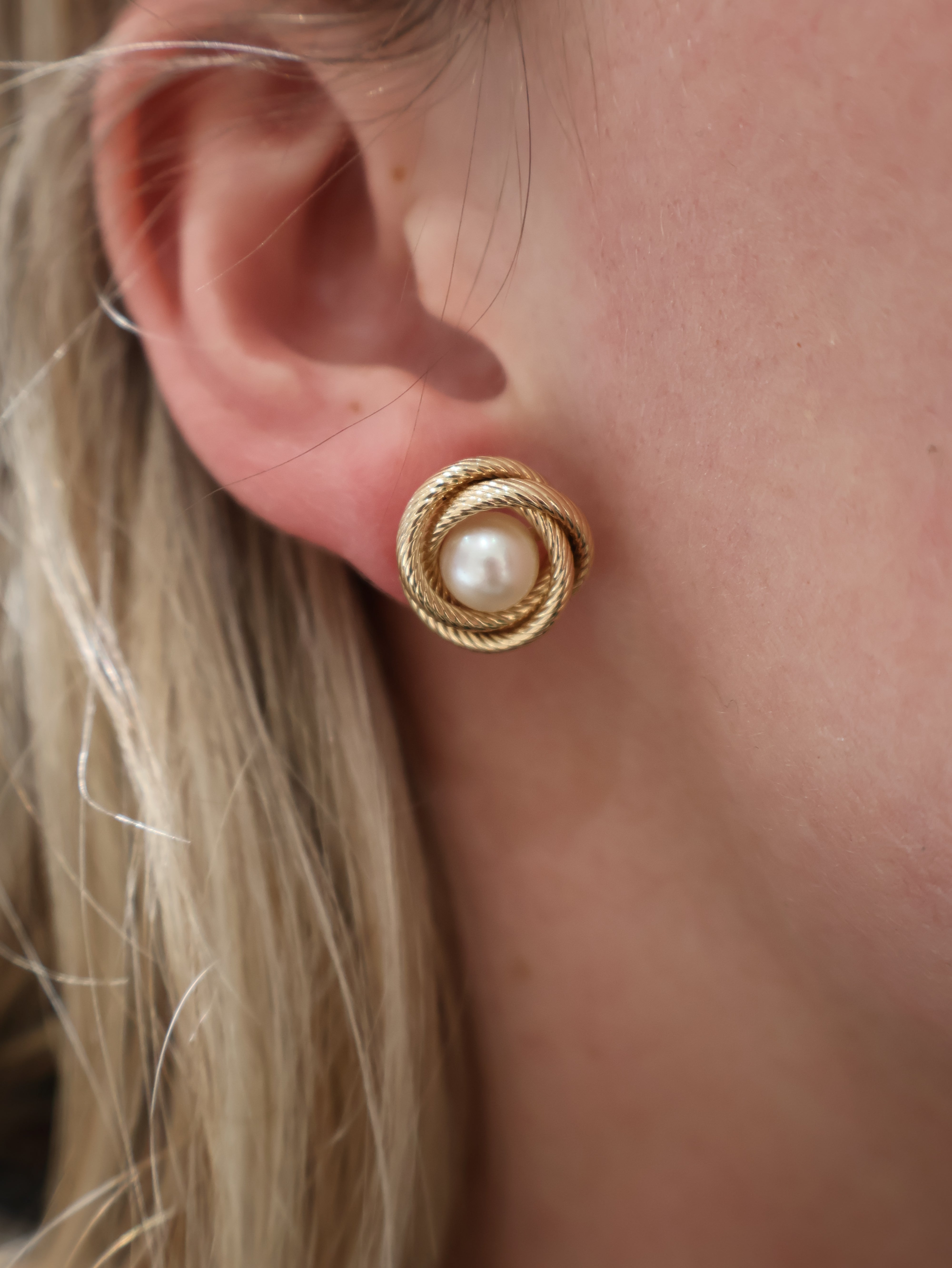 Estate 14k Yellow Gold Pearl Earrings