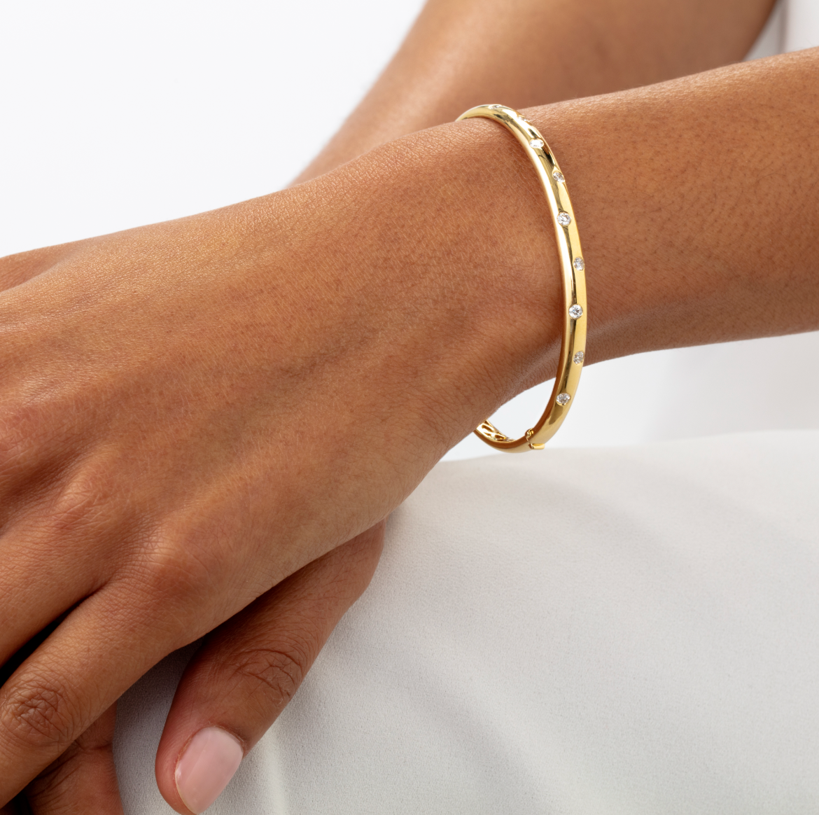 Memoire 18k Yellow Gold Gypsy Diamond Bangle