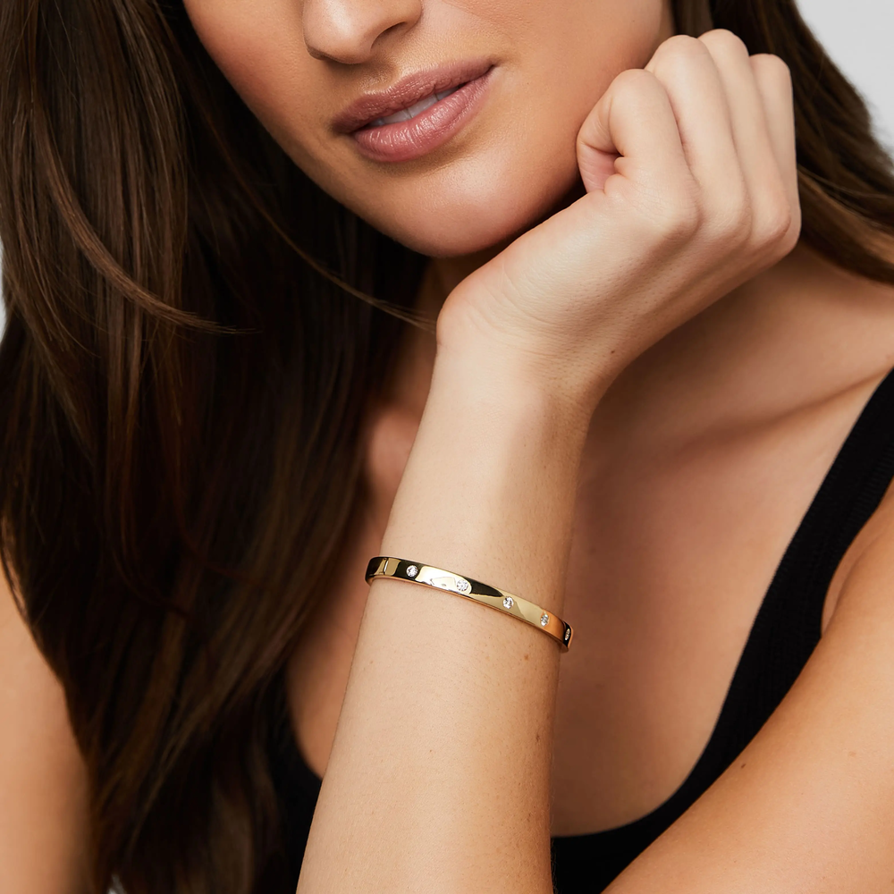 This 18k yellow gold bangle from the Moderne Deco collection by Penny Preville features round diamonds flush set in the bangle that total 0.60ctw. The bangle measures 5.8mm in thickness.