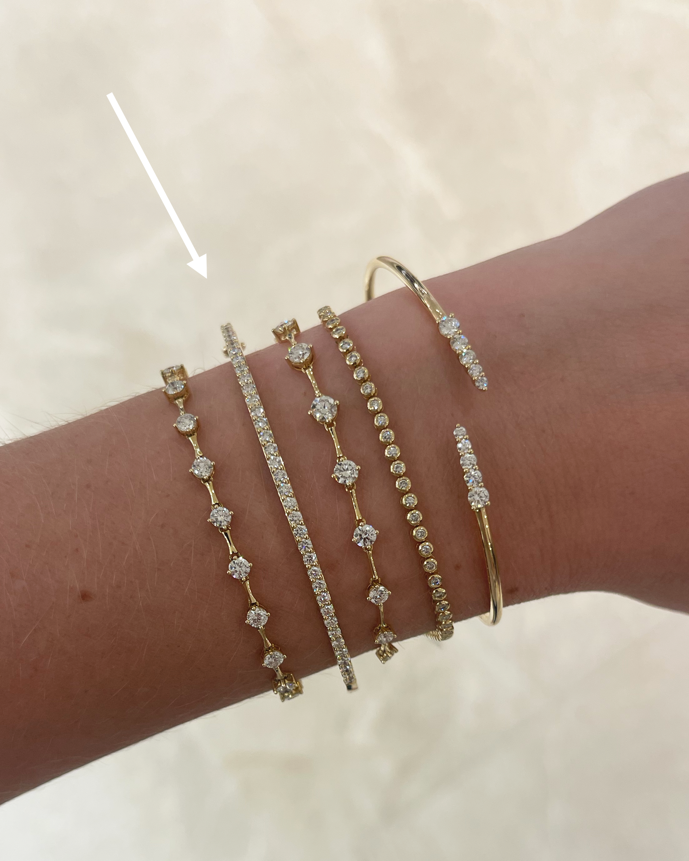 Memoire 18k Yellow Gold Shared Prong Diamond Bangle