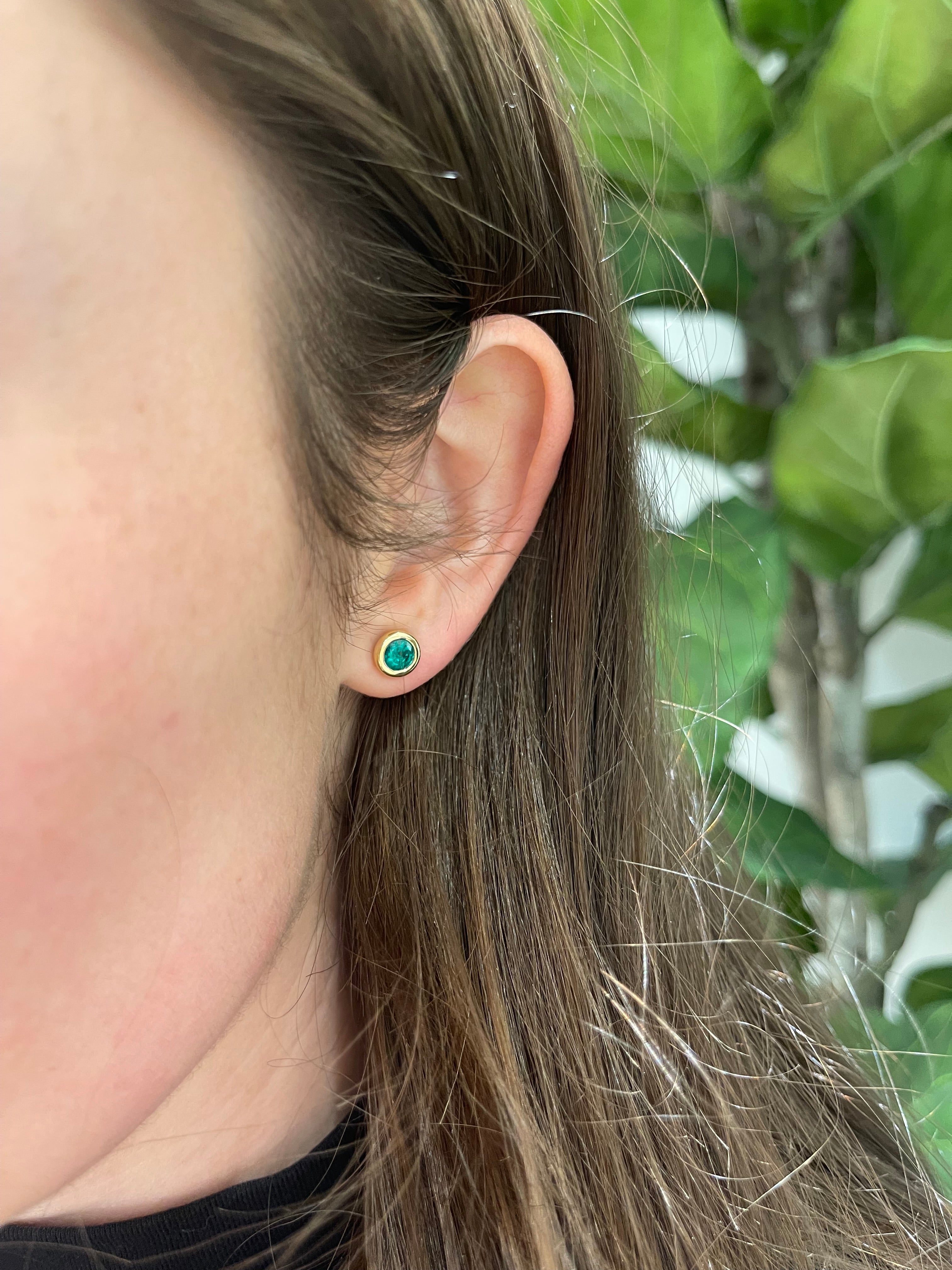 Brown &amp; Co. 18k Yellow Gold Bezel-Set Emerald Stud Earrings