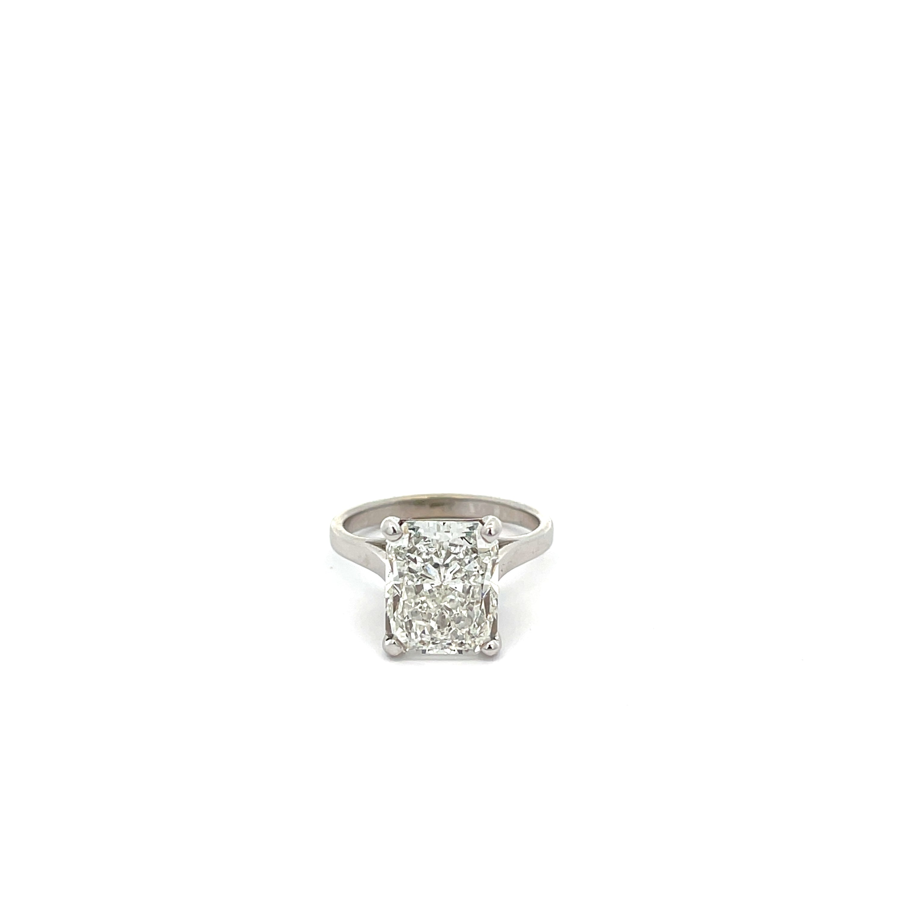 The Davenport 18k White Gold Radiant Cut Engagement Ring